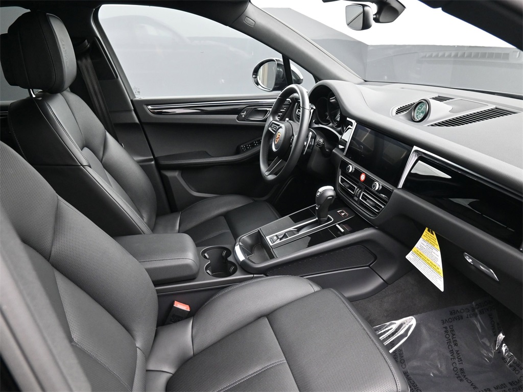 2025 Porsche Macan S photo 2