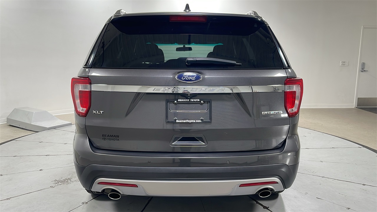 2016 Ford Explorer XLT photo 4
