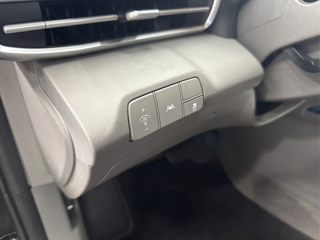 2022 Hyundai Elantra SEL photo 30