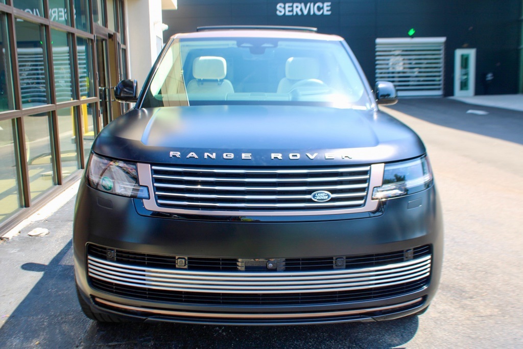 2024 Land Rover Range Rover SV photo 9