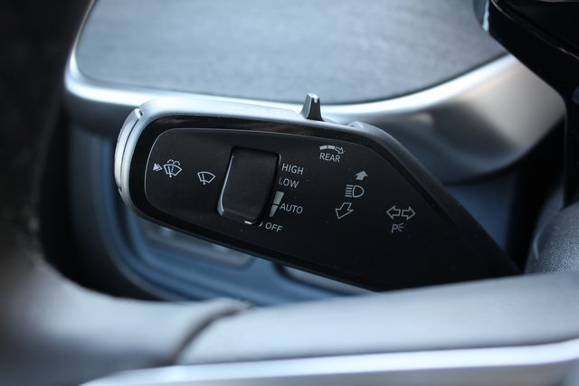 2025 Volkswagen ID. Buzz Pro S photo 9