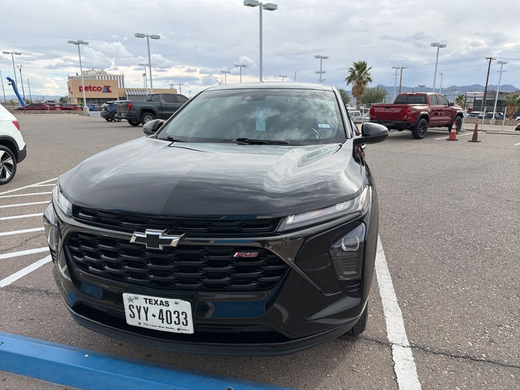 2024 Chevrolet Trax photo 2