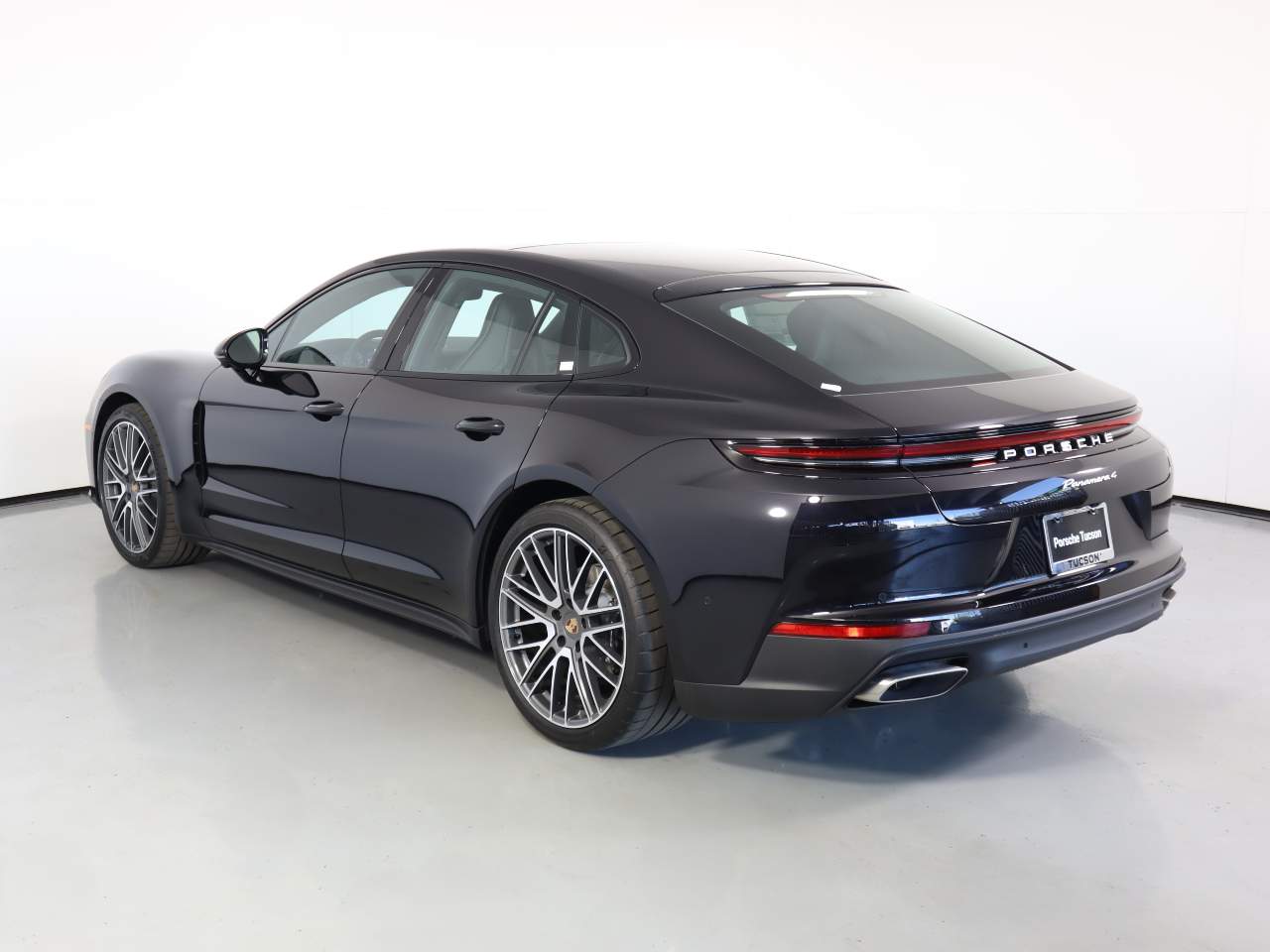 2025 Porsche Panamera 4 photo 3
