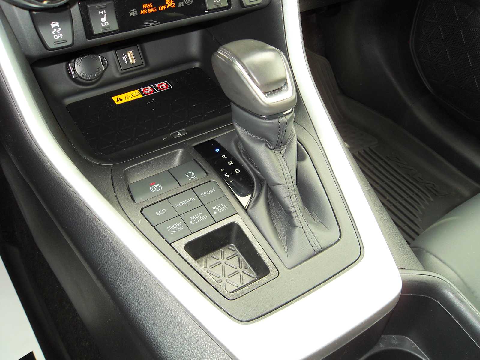 2024 Toyota RAV4 XLE Premium photo 33
