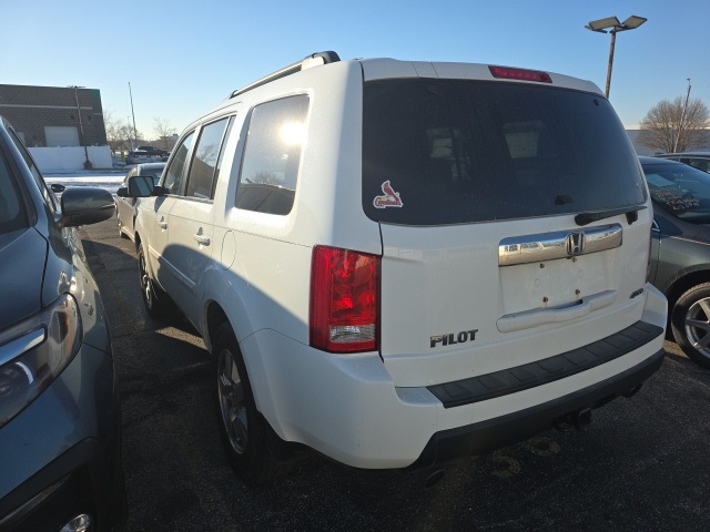 Used 2011 Honda Pilot EX-L with VIN 5FNYF4H5XBB070487 for sale in O'Fallon, IL