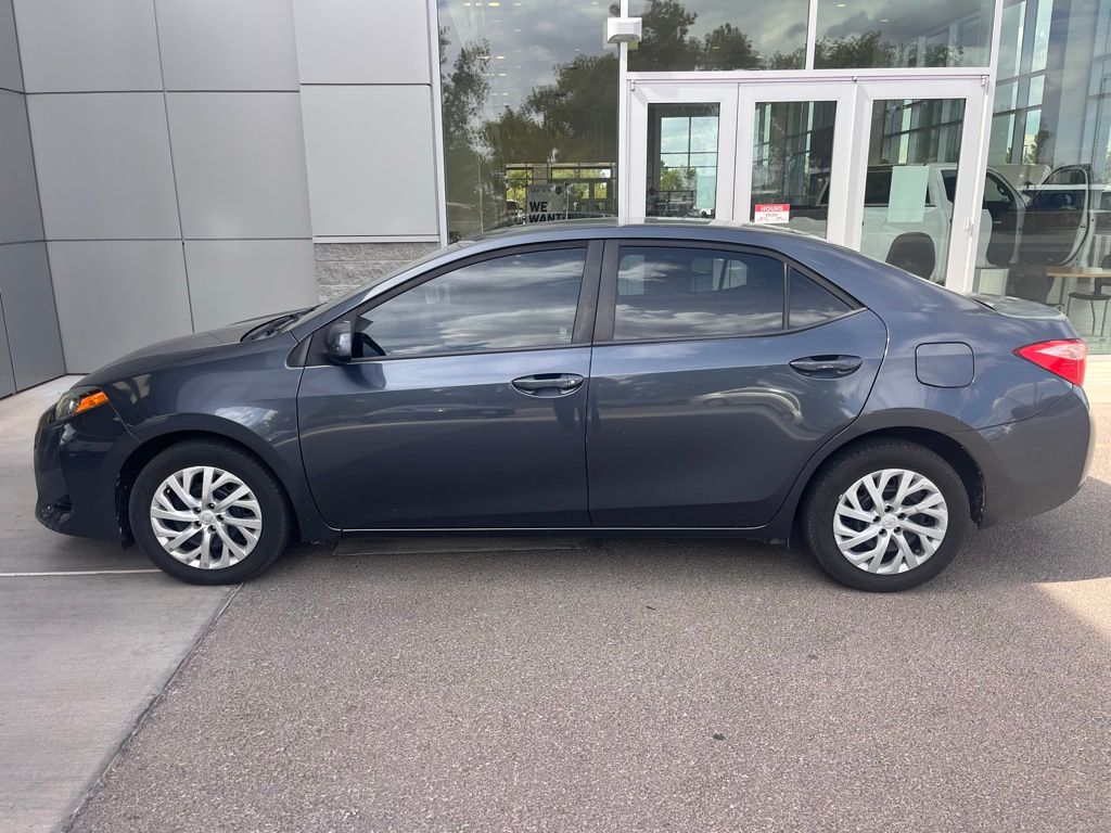 2019 Toyota Corolla L photo 2