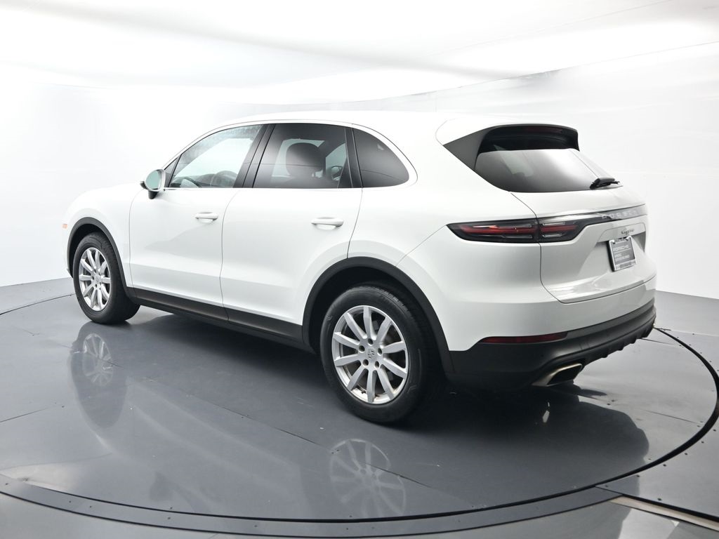 2022 Porsche Cayenne Base photo 2