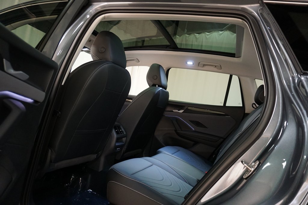 2025 Volkswagen Tiguan SE photo 24