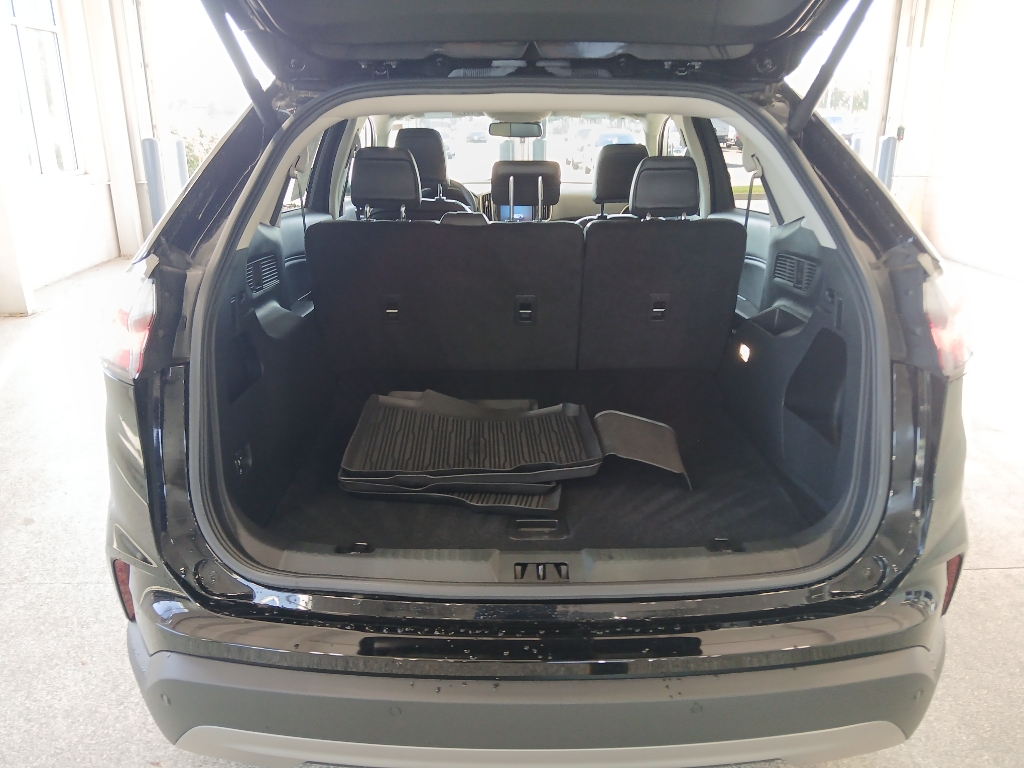 2023 Ford Edge SEL photo 17
