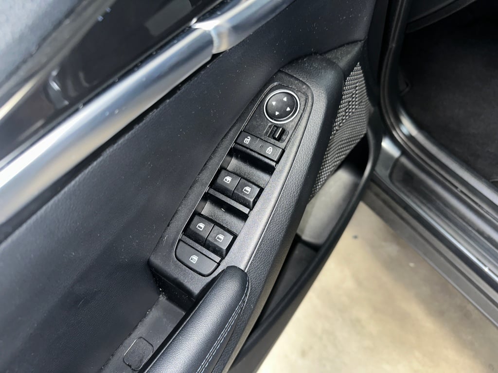 2023 Kia Seltos S photo 3
