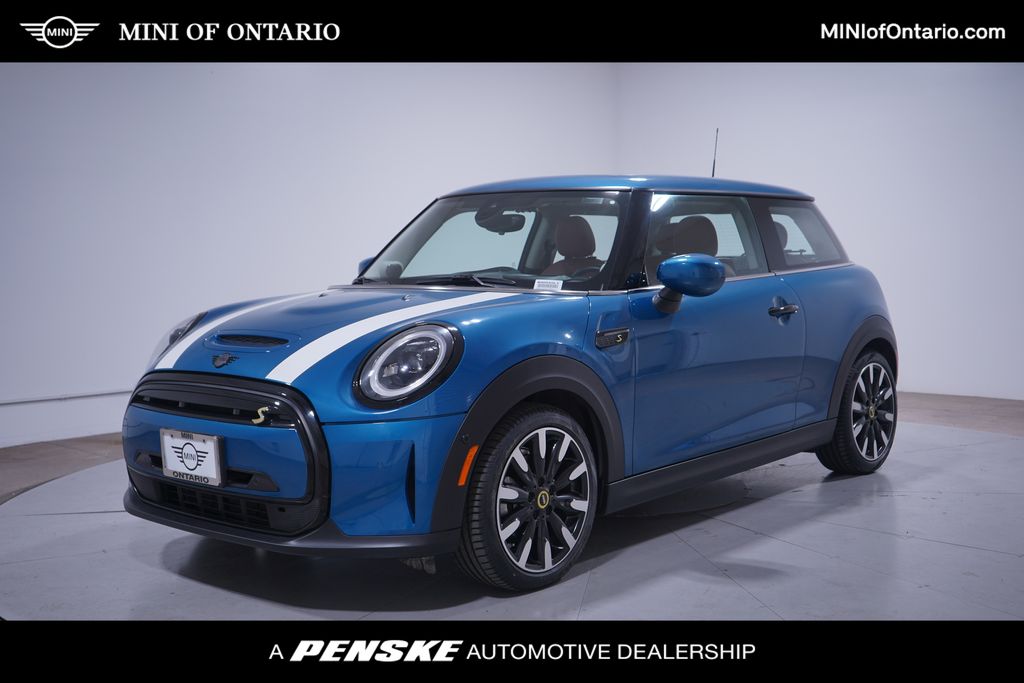 2023 MINI Hardtop 2 Door SE's photo