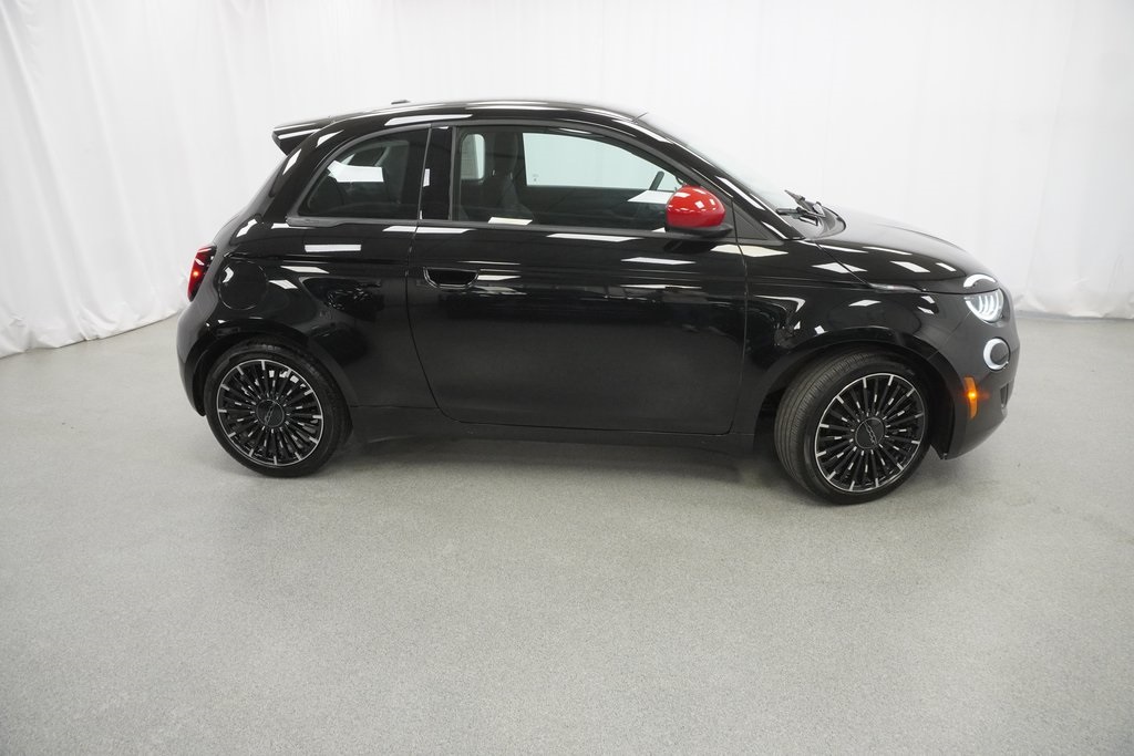 2024 Fiat 500e Red photo 8