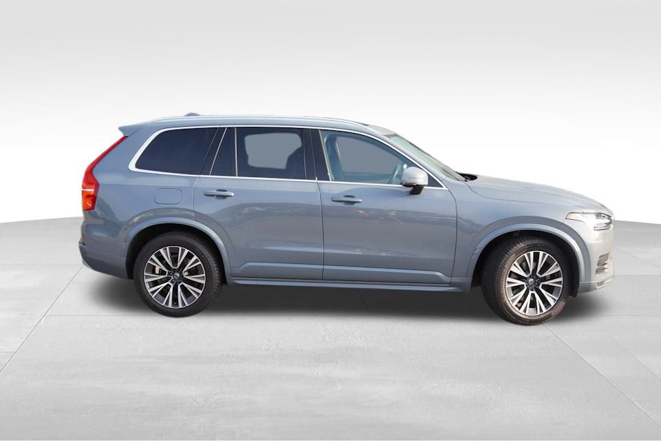 2022 Volvo XC90 T6 Momentum AWD photo 3