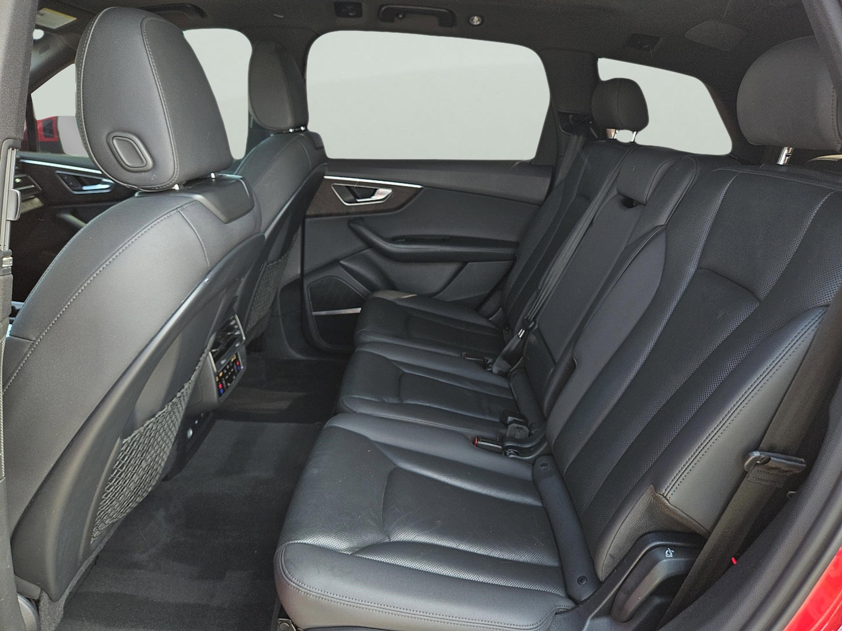 2021 Audi Q7 55 Prestige photo 10