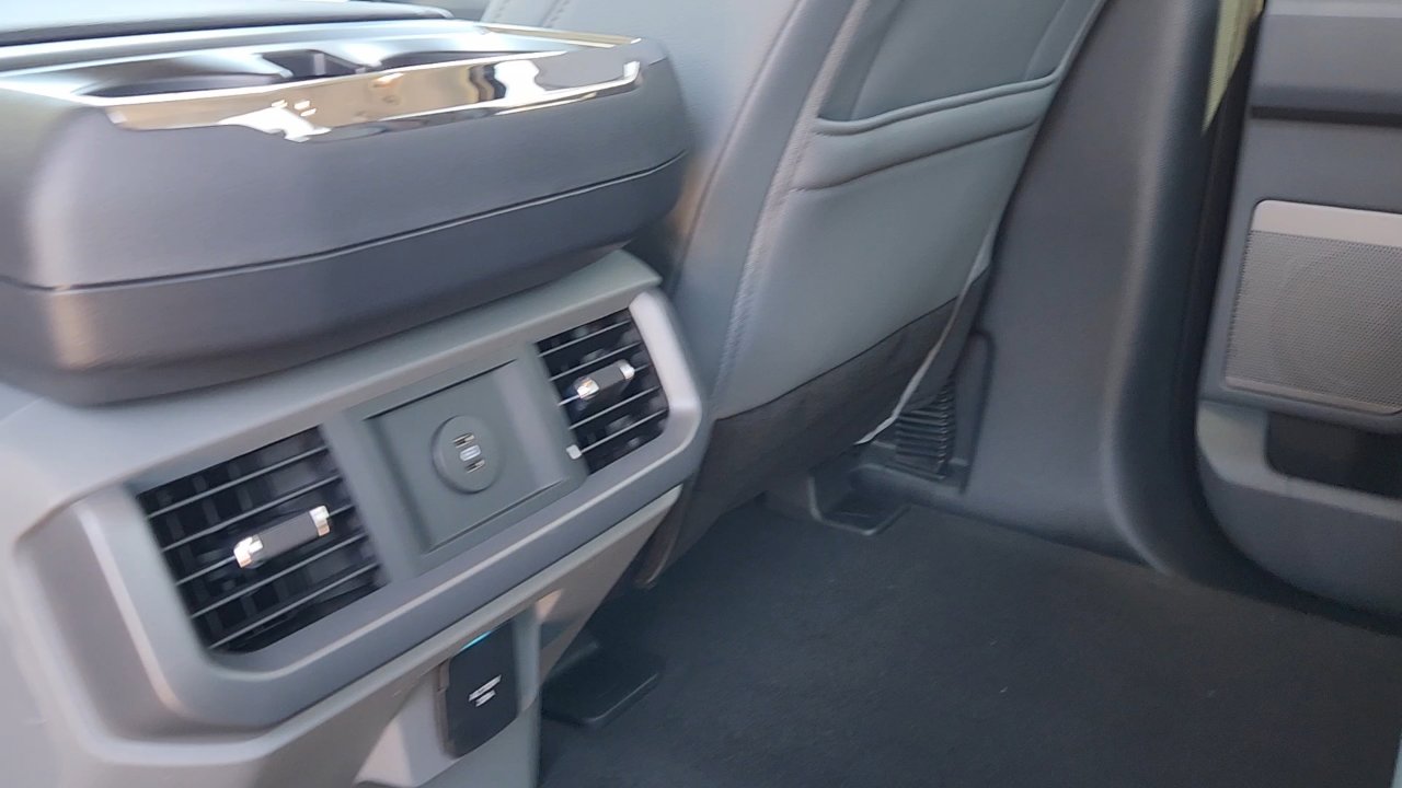 2025 Ford F-150 Lightning photo 16