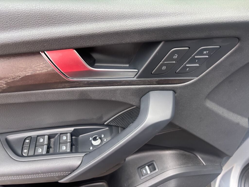 2020 Audi Q5 Premium Plus photo 10