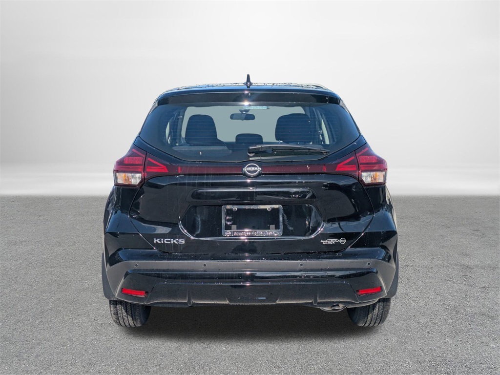 2025 Nissan Kicks Play S photo 2