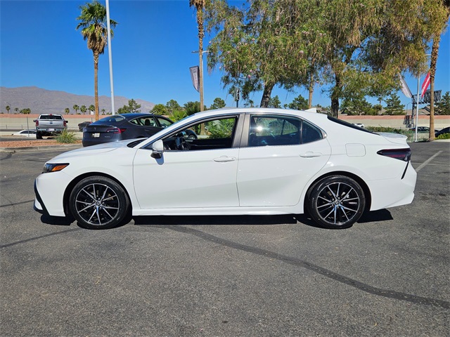 2024 Toyota Camry SE photo 15