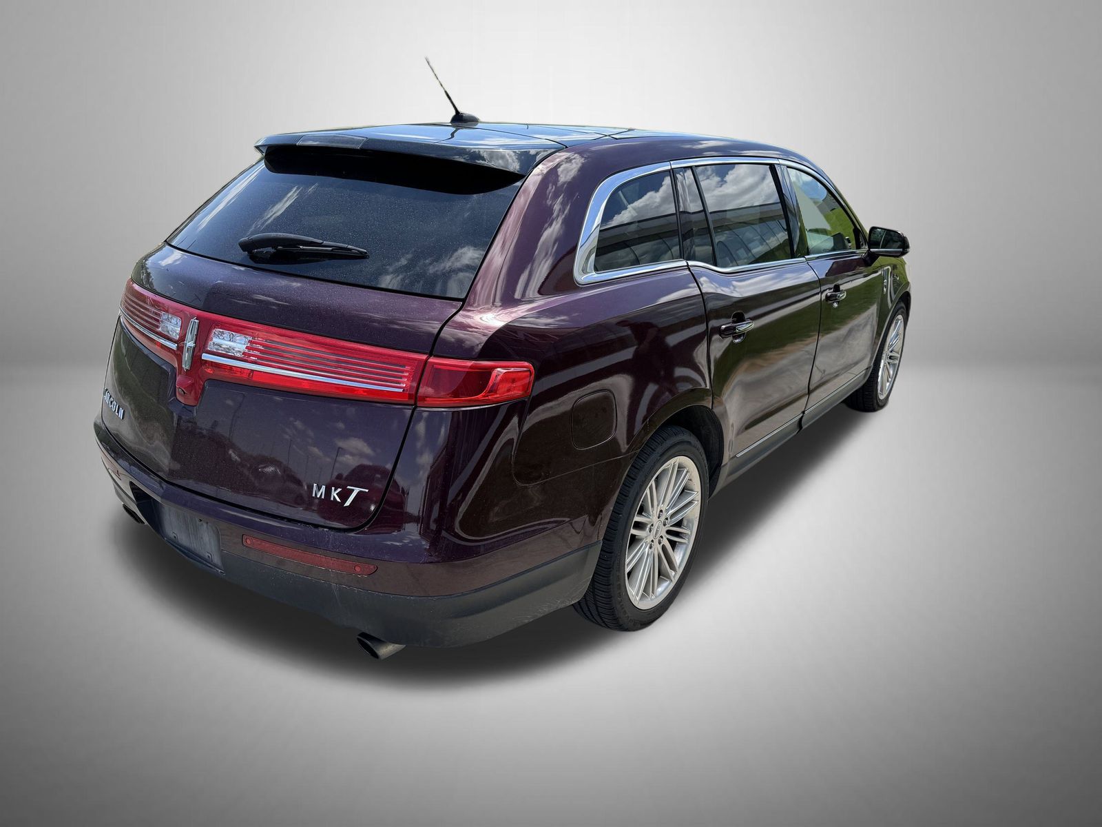 2019 Lincoln MKT Reserve photo 3