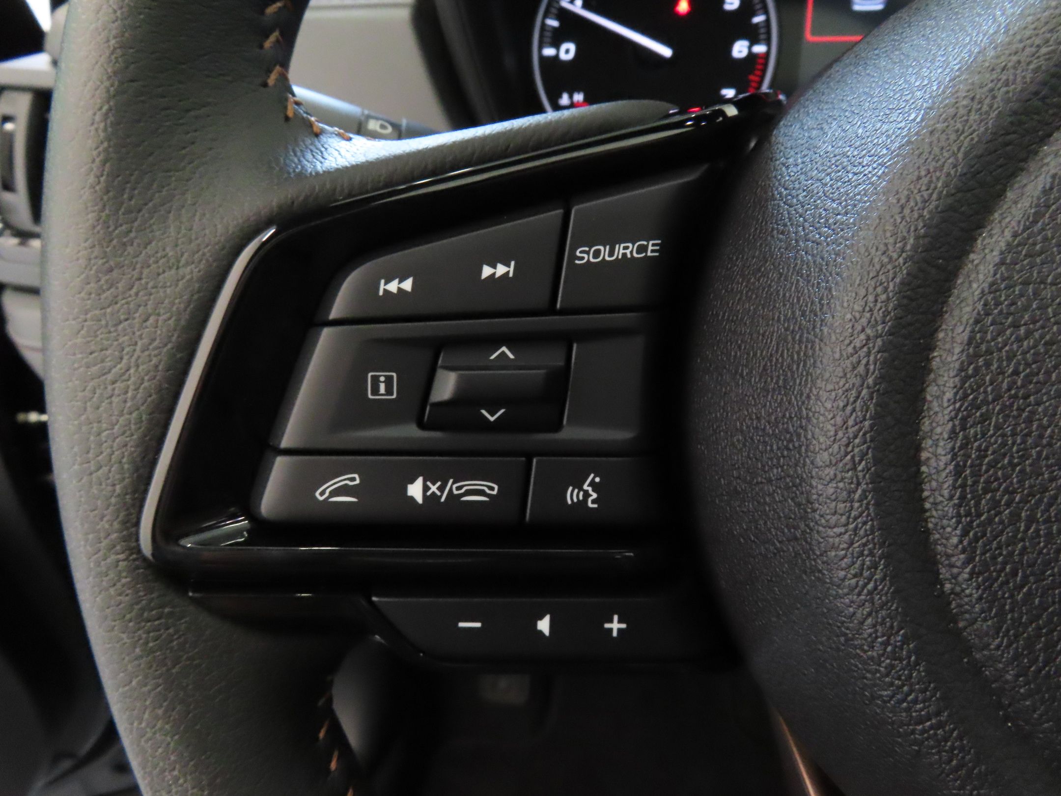 2025 Subaru Forester Sport photo 12