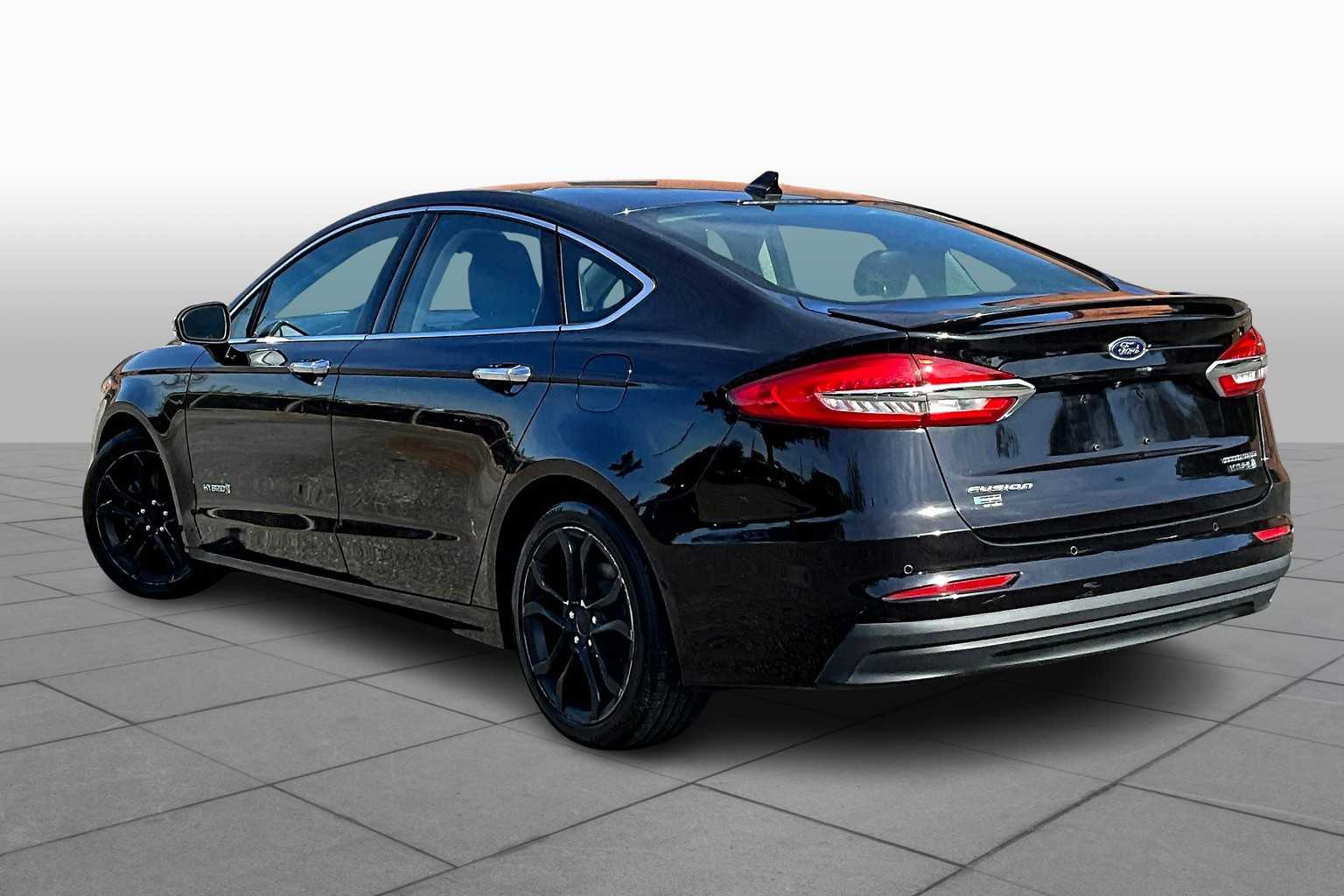 2019 Ford Fusion Hybrid Titanium photo 10
