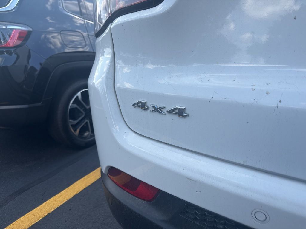 2023 Jeep Compass Limited photo 8