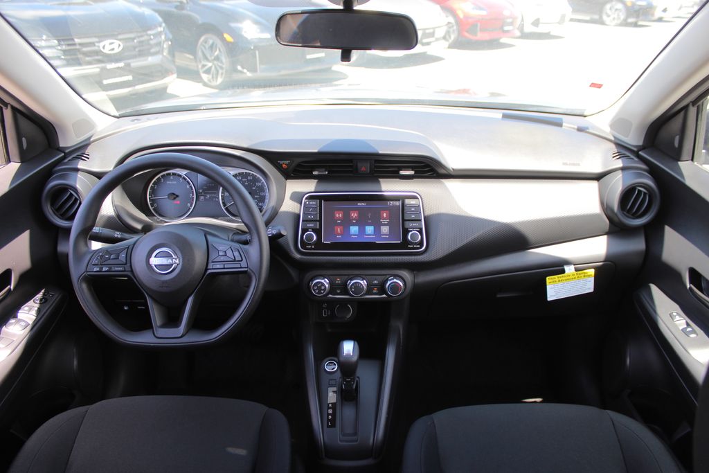 2025 Nissan Kicks Play S photo 14