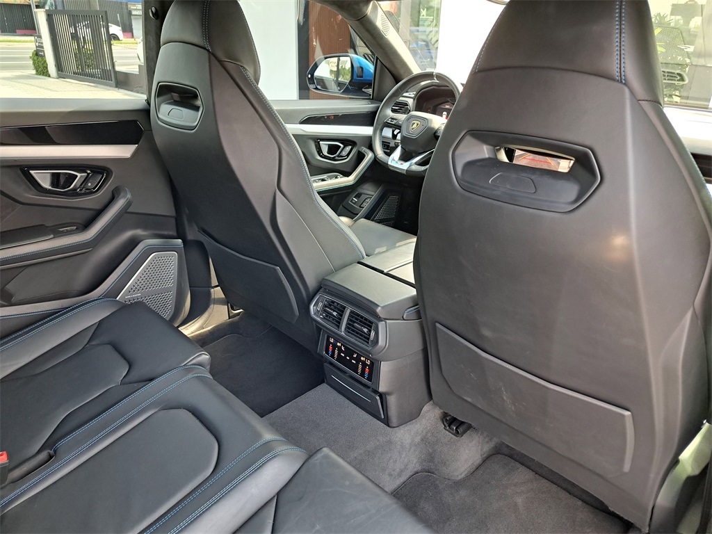 2021 Lamborghini Urus photo 13