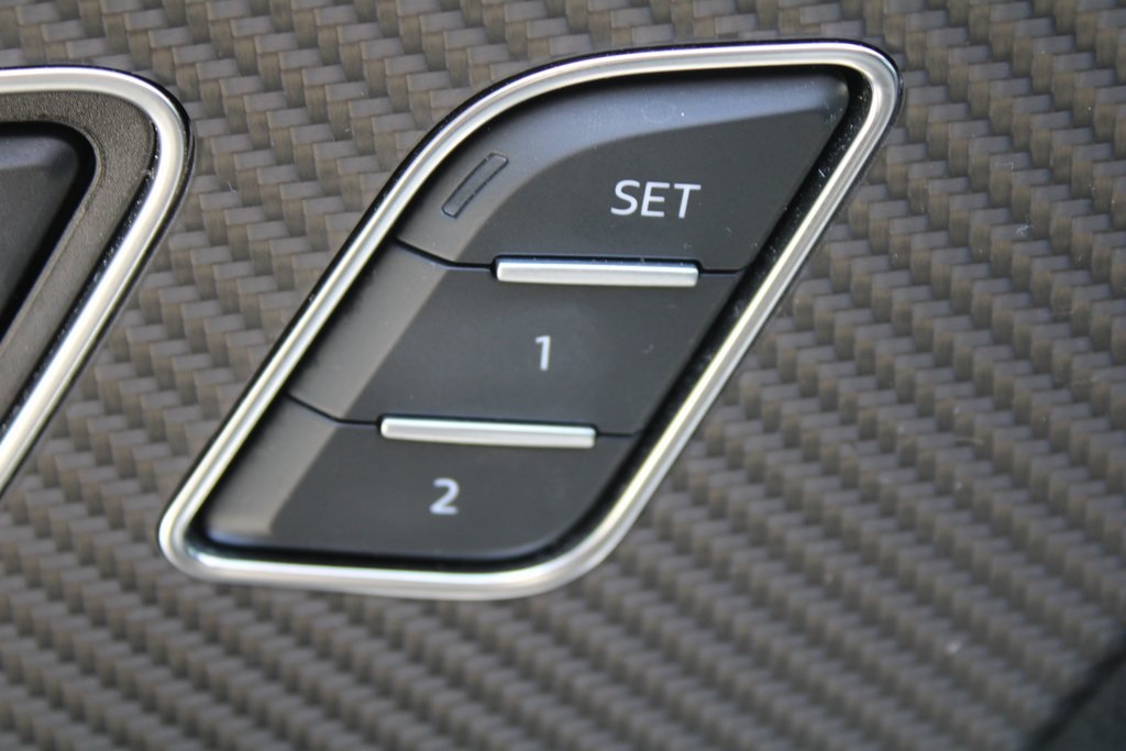 2020 Audi RS Q8 photo 23