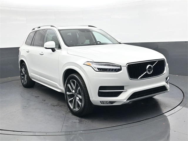 2017 Volvo XC90 T6 AWD Momentum photo 2