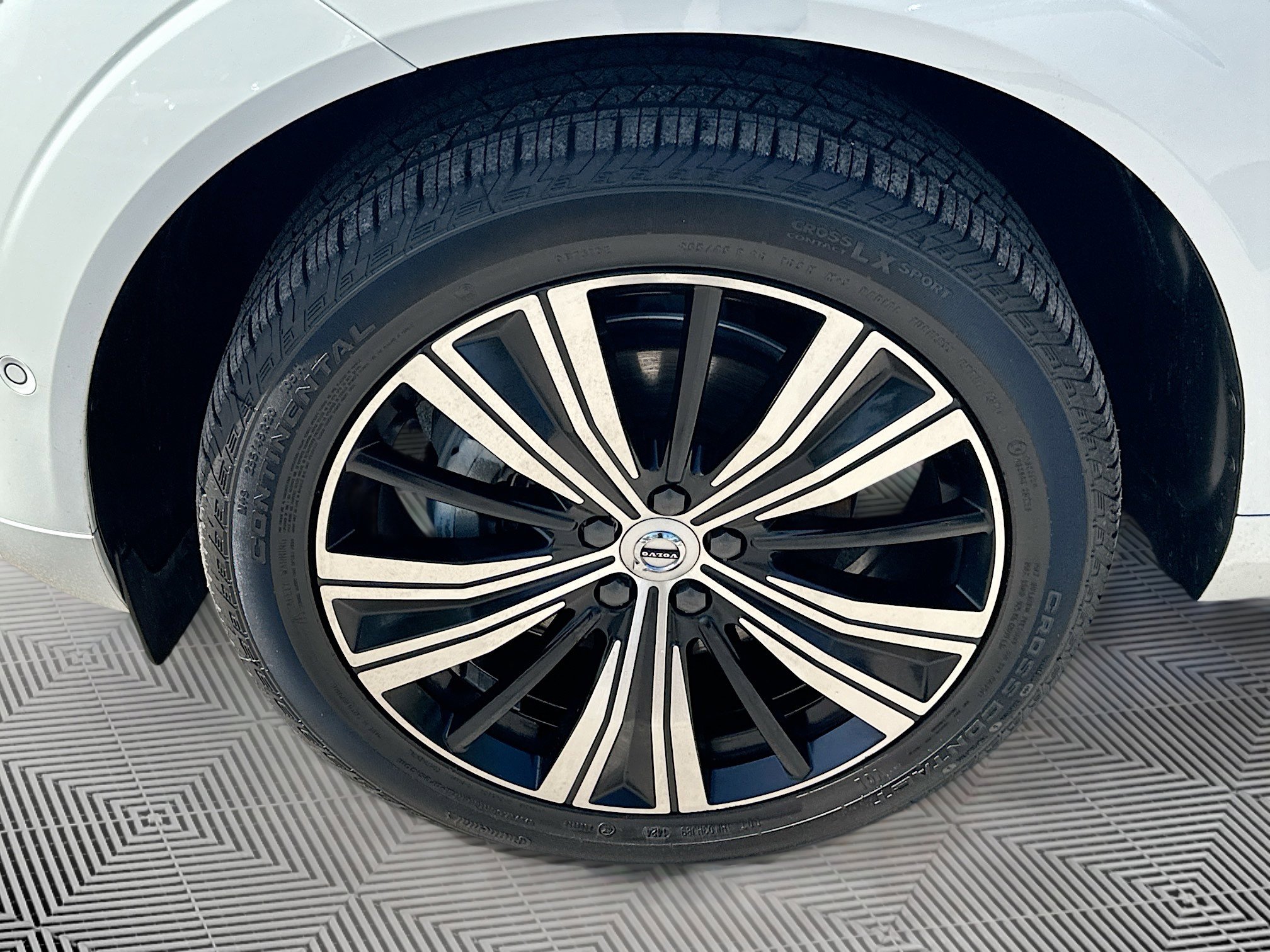 2023 Volvo XC60 Plus photo 37