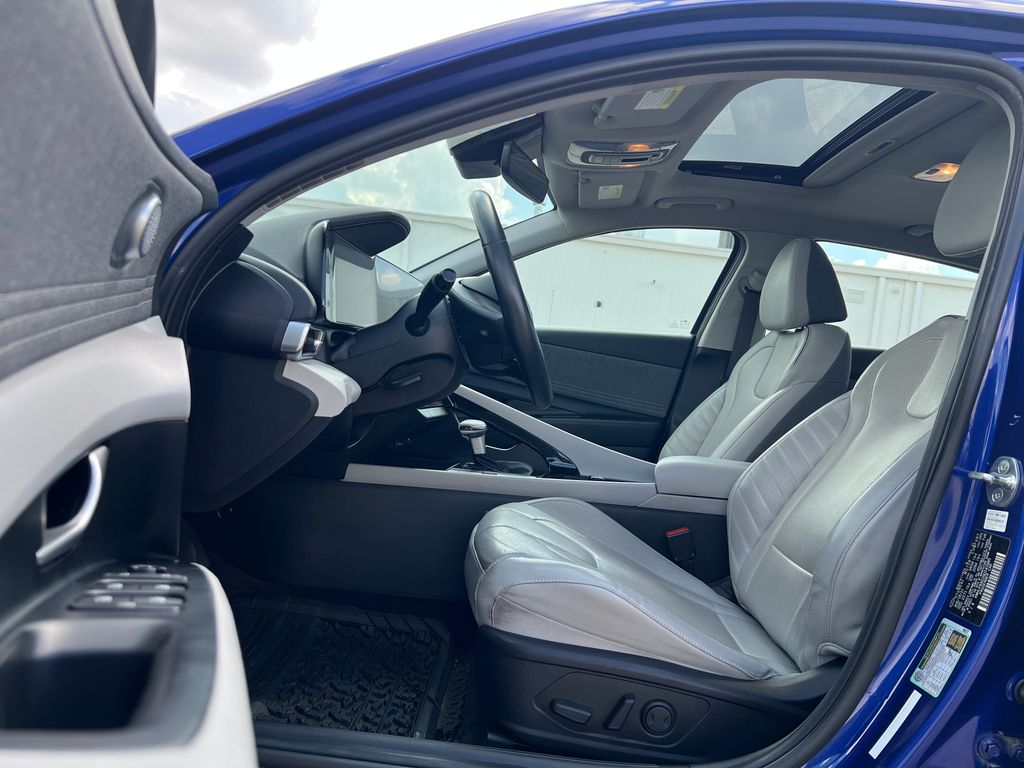 2022 Hyundai Elantra Limited photo 10