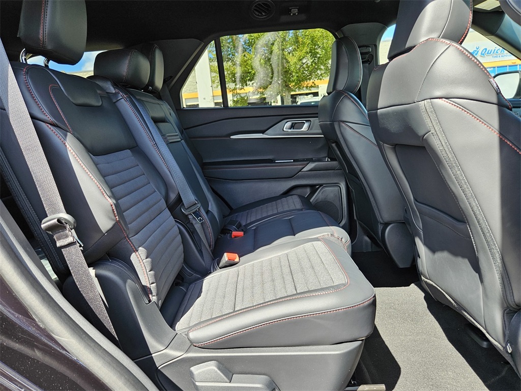 2025 Ford Explorer ST-Line photo 31