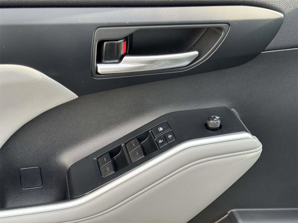 2021 Toyota Highlander Hybrid XLE photo 16