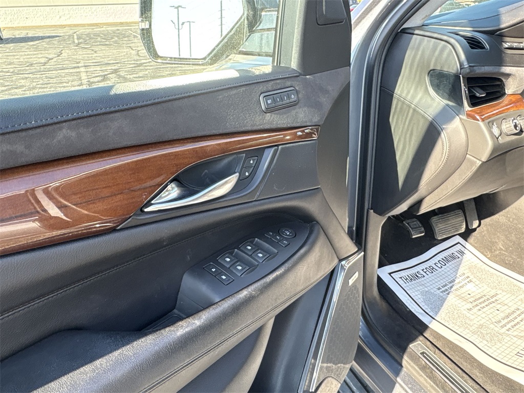 2018 Cadillac Escalade Luxury photo 15