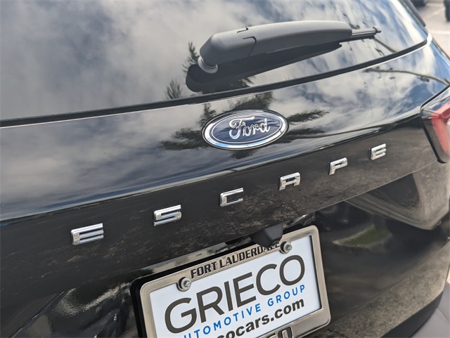 2026 Ford Escape ST-Line photo 12