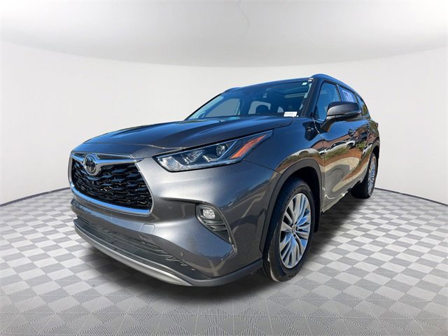 2024 Toyota Highlander Platinum's photo