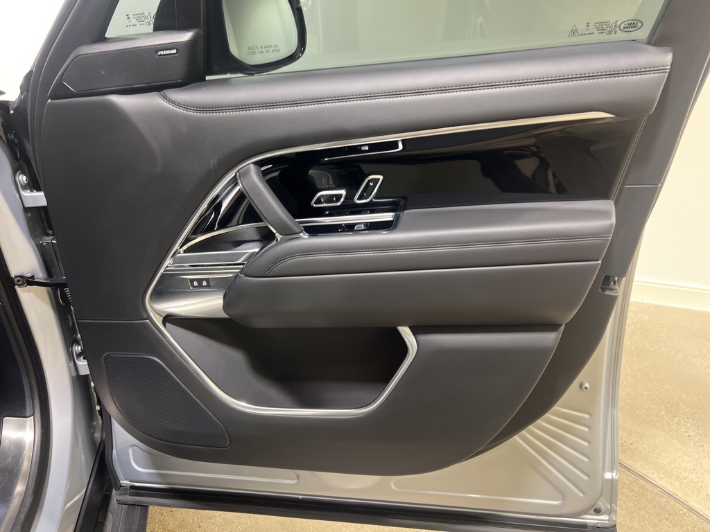 2023 Land Rover Range Rover SE photo 21
