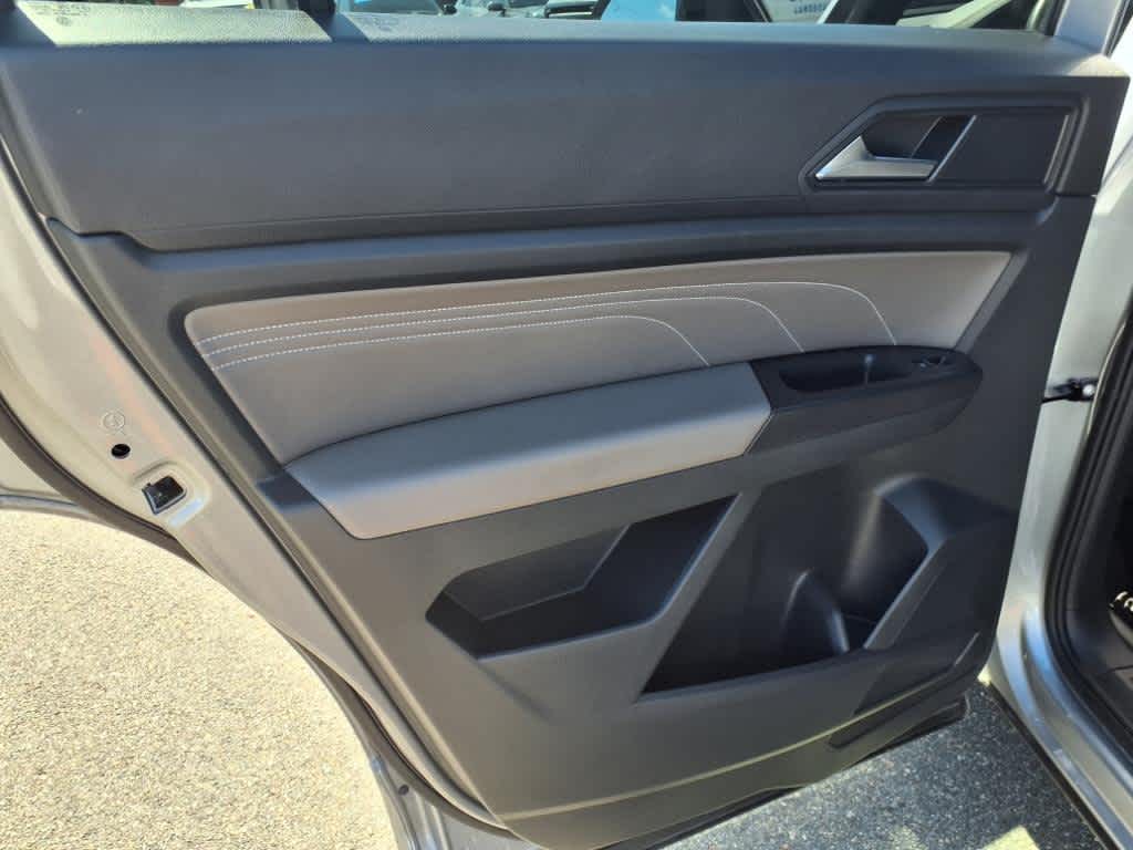 2023 Volkswagen Atlas Cross Sport SEL R-Line photo 11