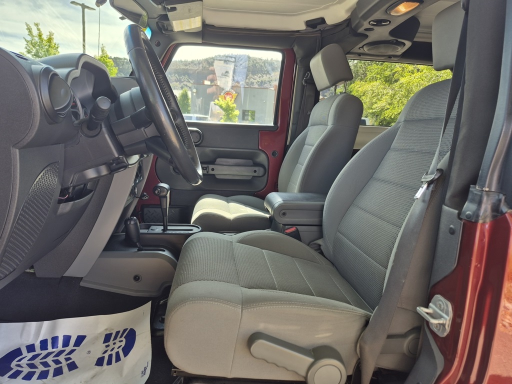 2007 Jeep Wrangler Unlimited Sahara photo 2
