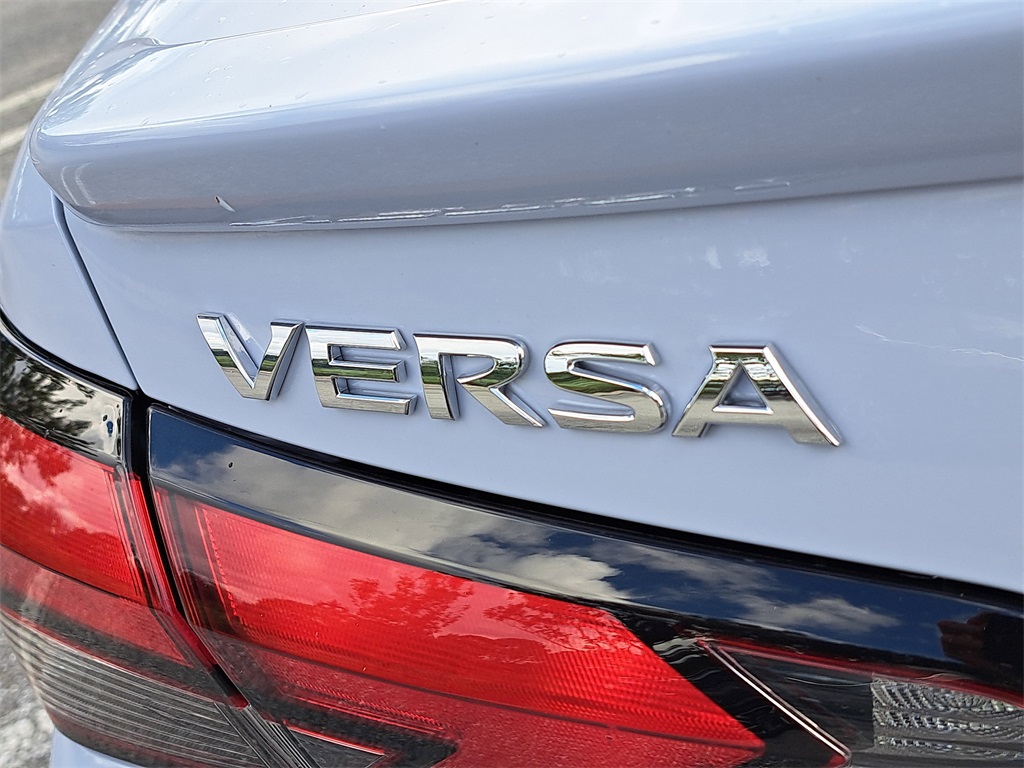 2025 Nissan Versa 1.6 SR photo 9