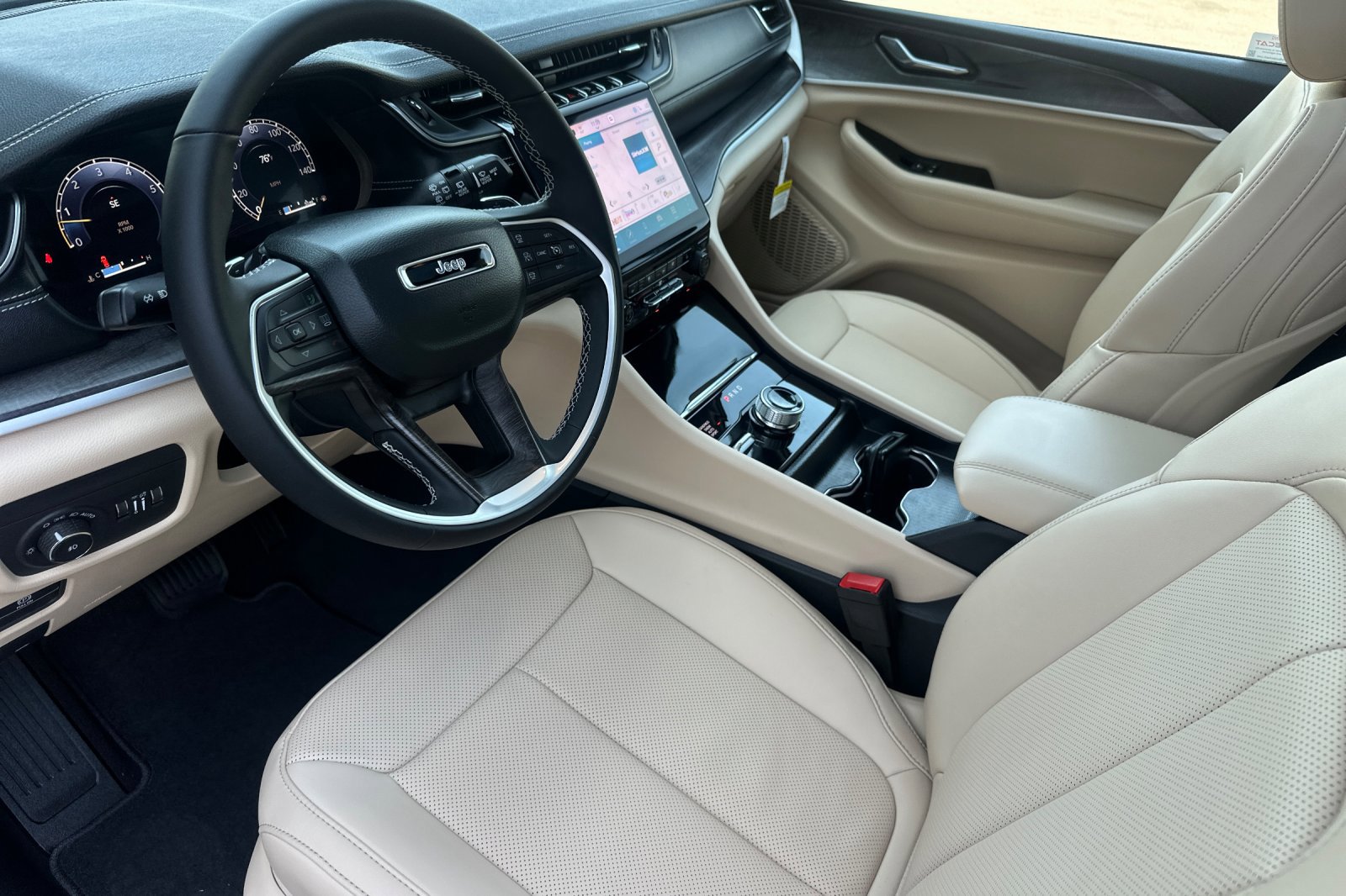 2025 Jeep Grand Cherokee Limited photo 10