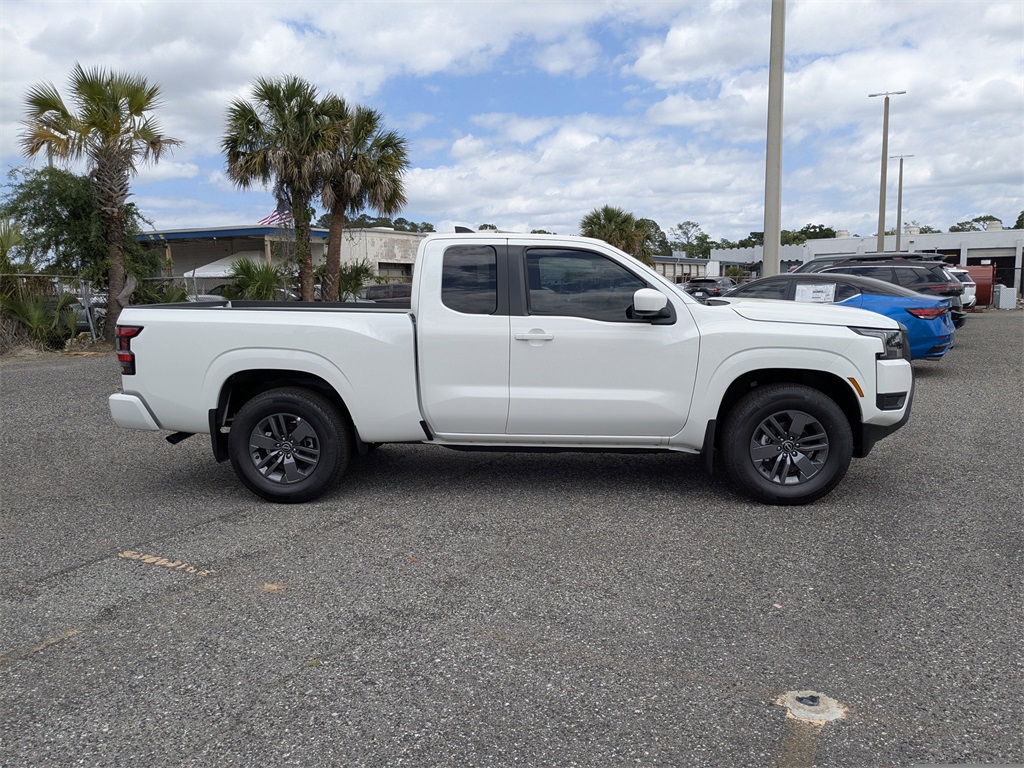 2025 Nissan Frontier SV photo 3