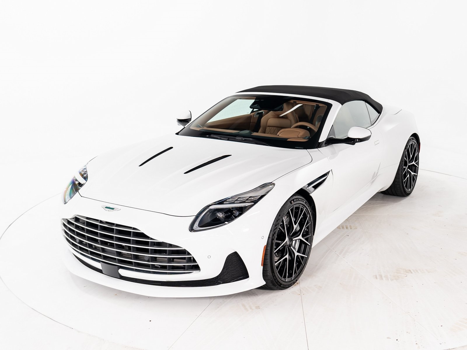 2025 Aston Martin DB12 photo 10