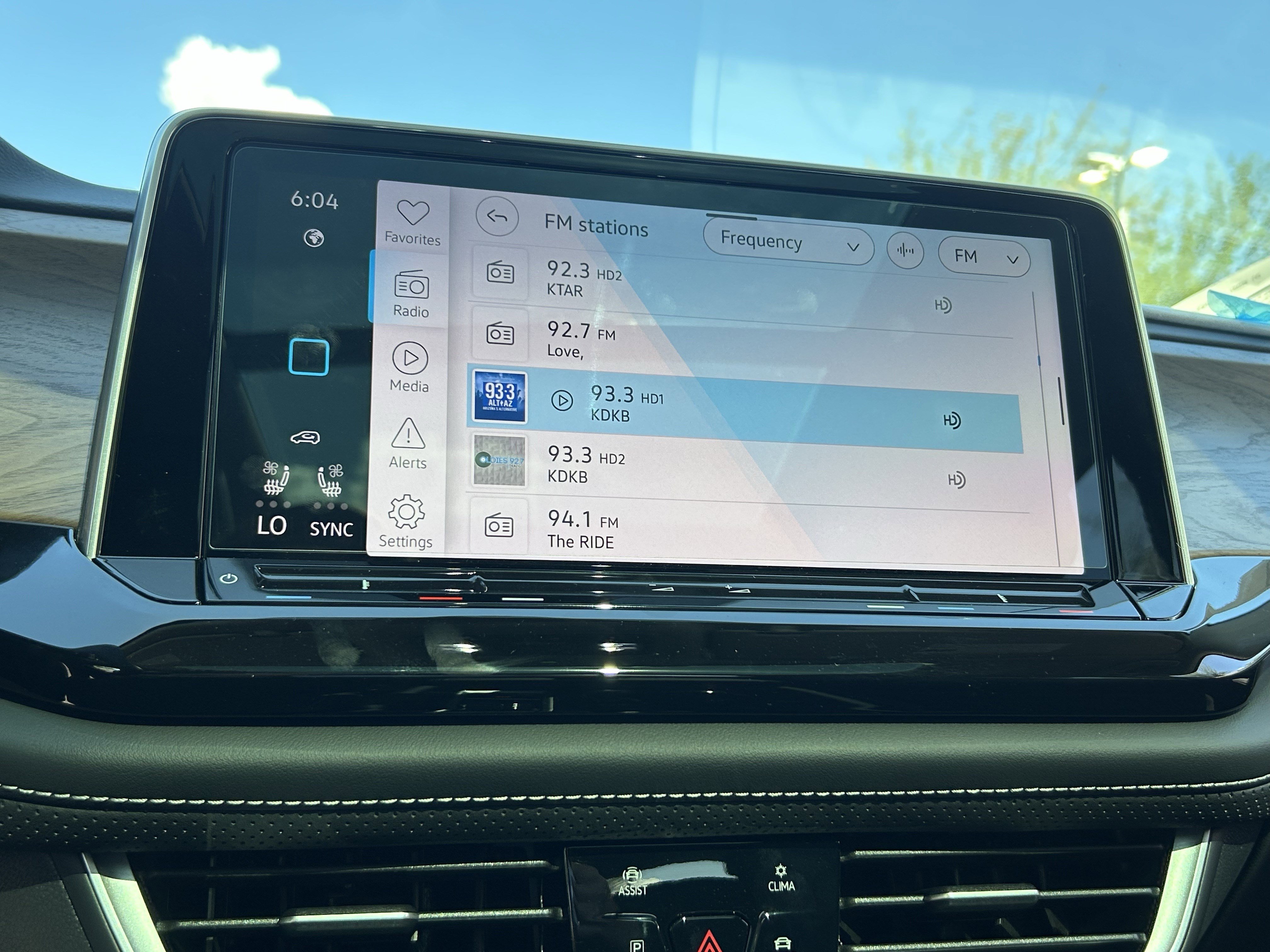2026 Volkswagen Atlas SE Technology photo 2