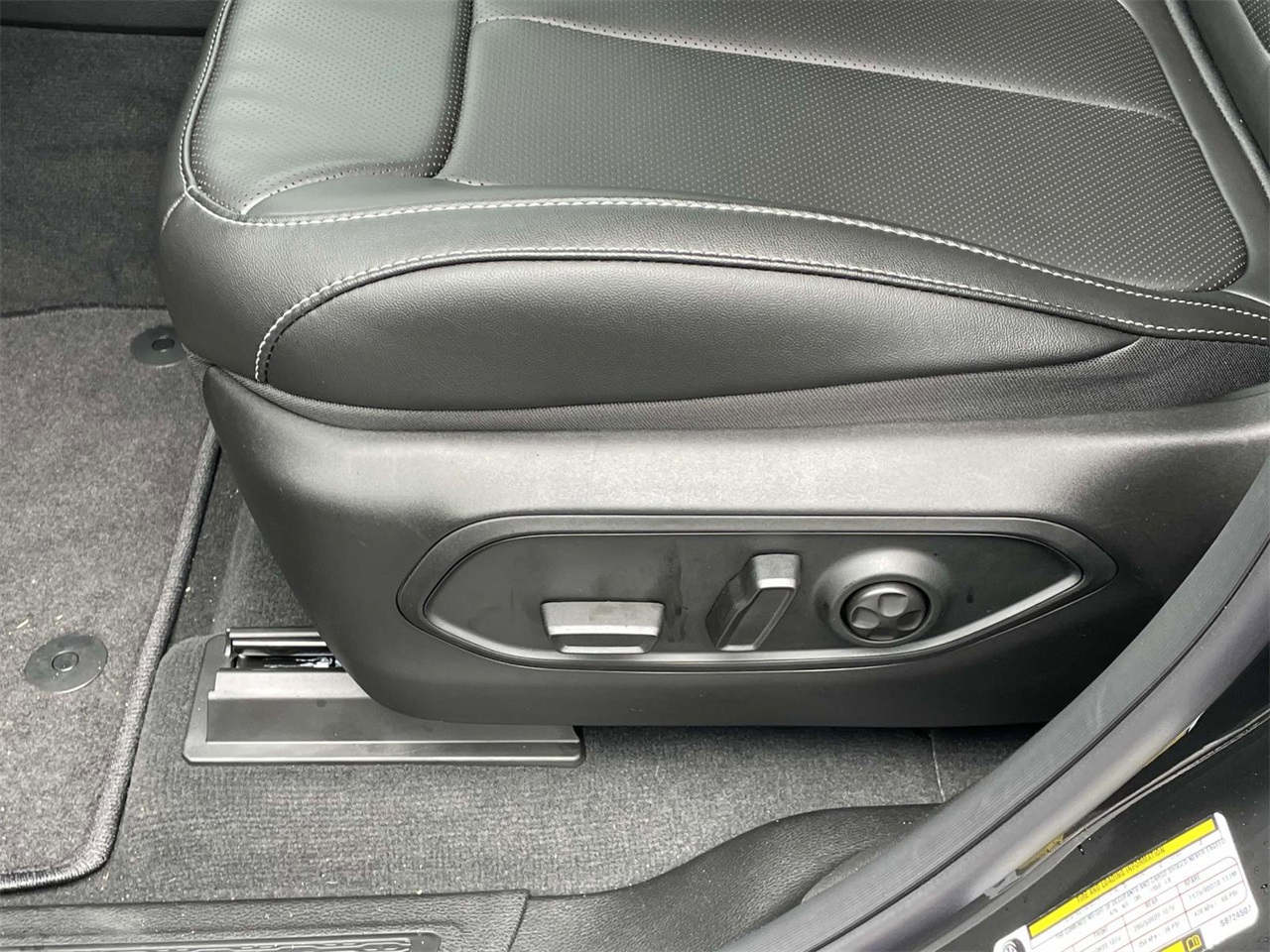 2025 Jeep Grand Cherokee Limited photo 9