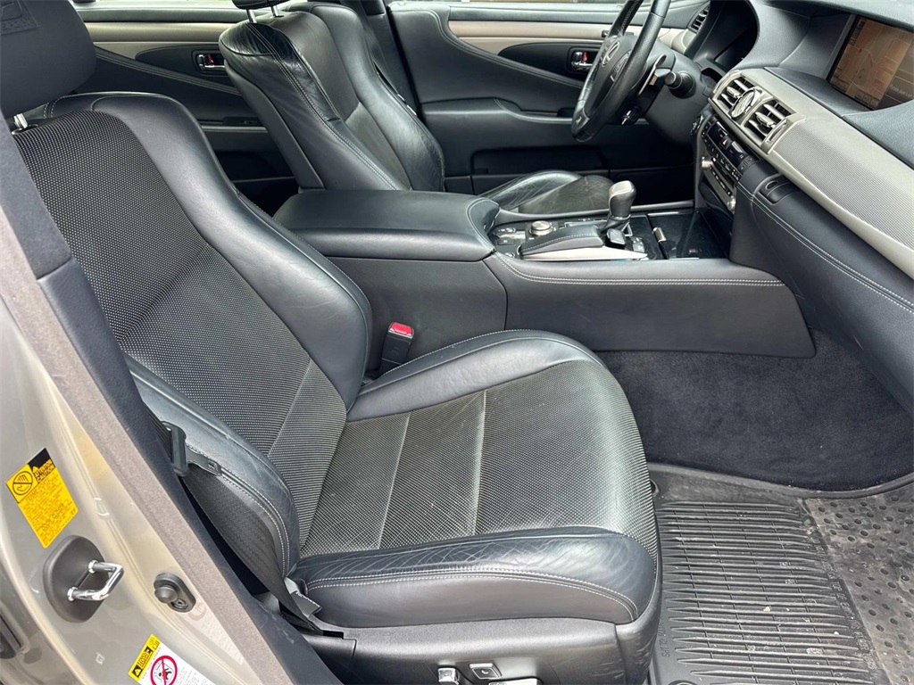 2013 Lexus LS 460 photo 12