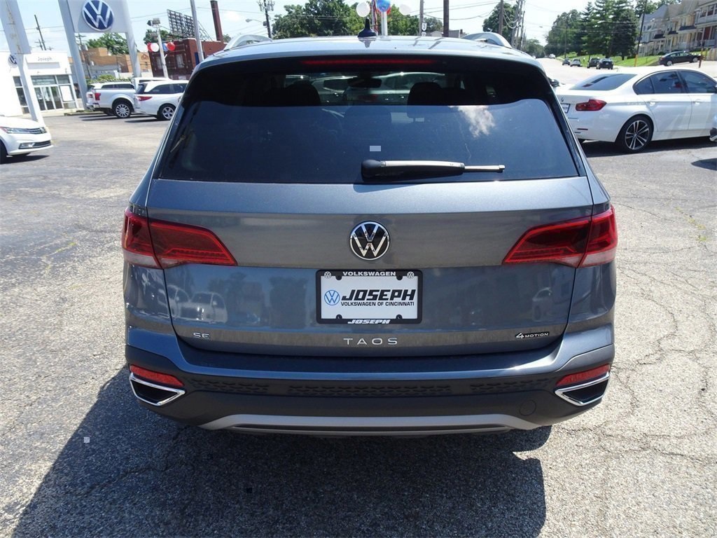 2024 Volkswagen Taos SE photo 4