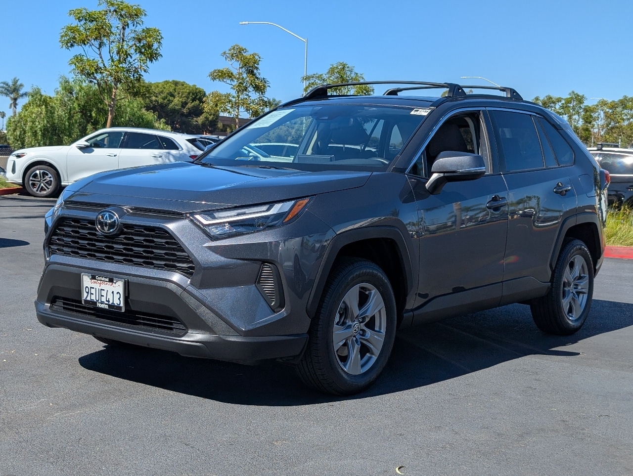 2023 Toyota RAV4 XLE photo 3