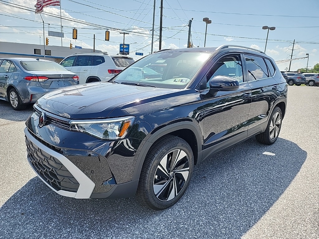 2025 Volkswagen Taos SE's photo